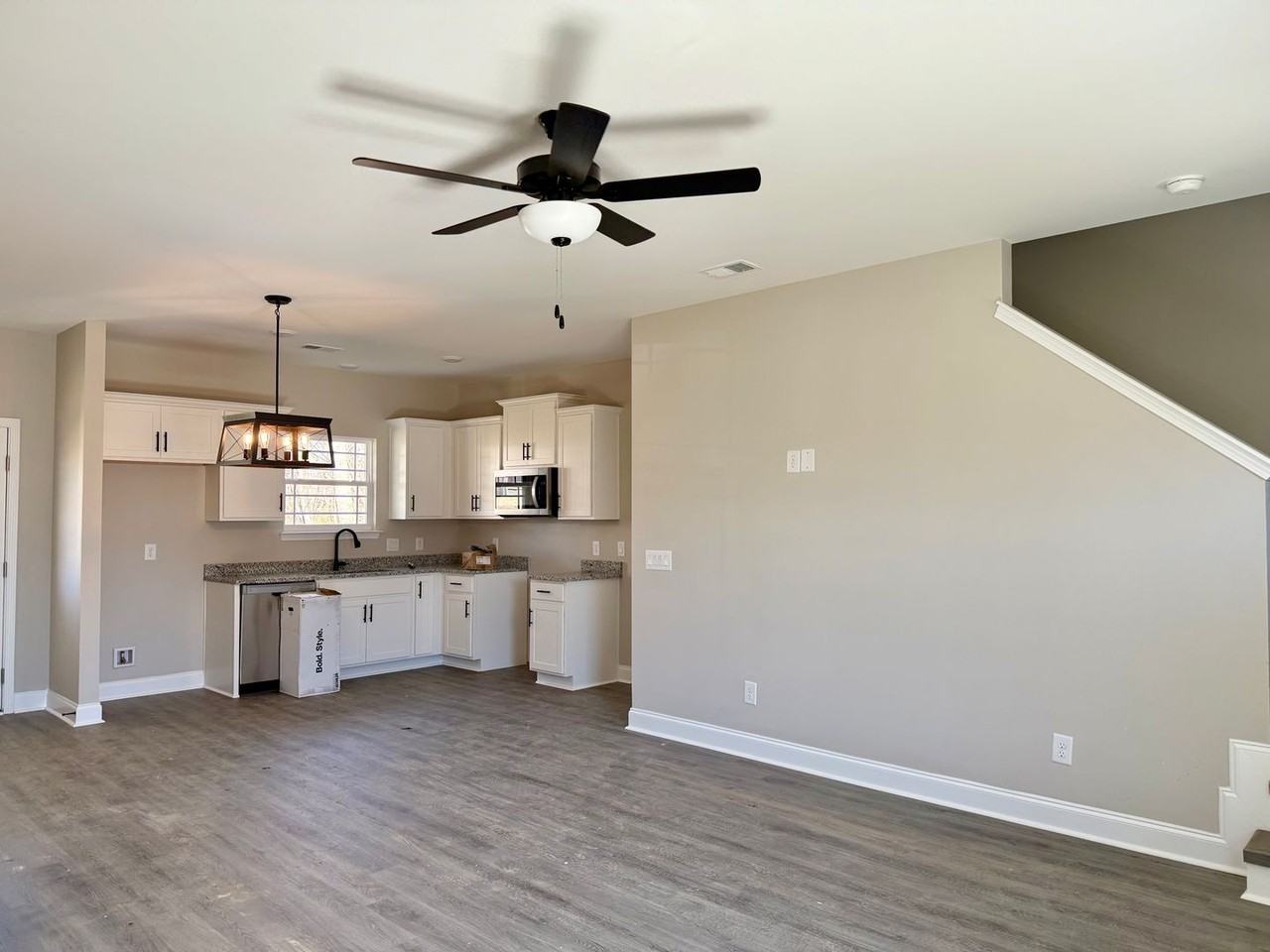 1134 Javier Dr - Photo 2 of 5