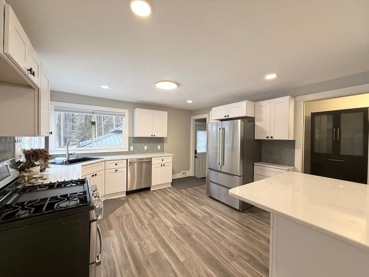 525 W Giles Rd - Photo 3 of 34