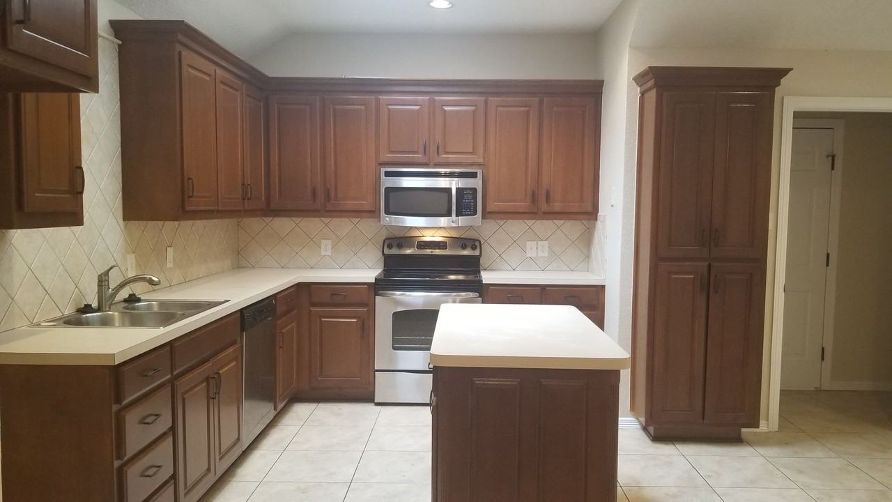 4208 Crossgate Ct - Photo 3 of 18