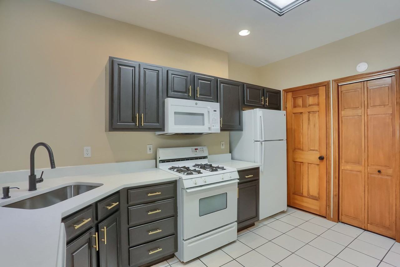 2810 Sarah Street - Photo 7 of 50