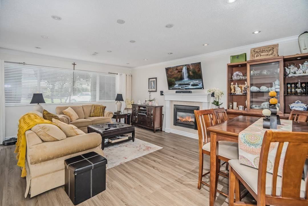 11420 Seabrook Crescent - Photo 2 of 8