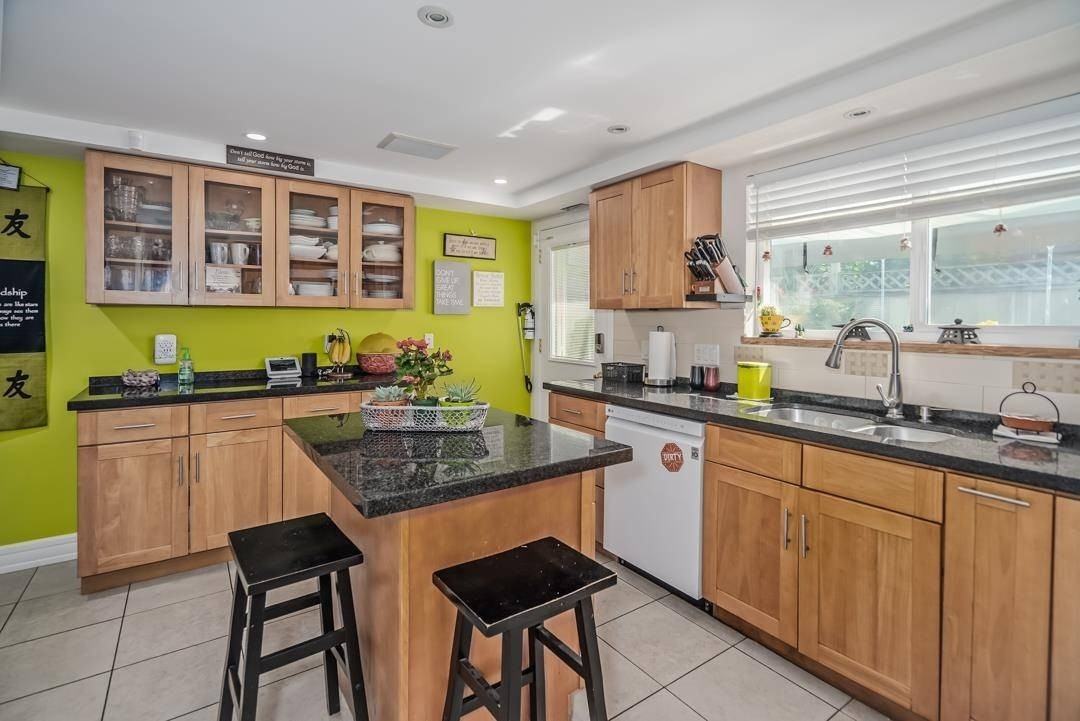 11420 Seabrook Crescent - Photo 3 of 8