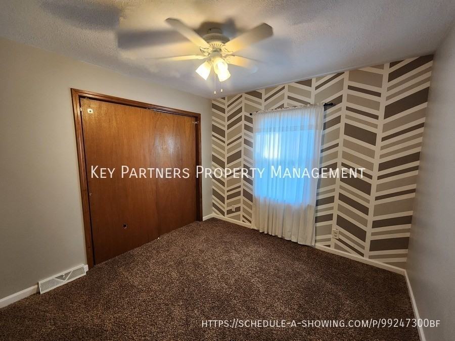 12906 W 92nd St - Photo 5 of 18