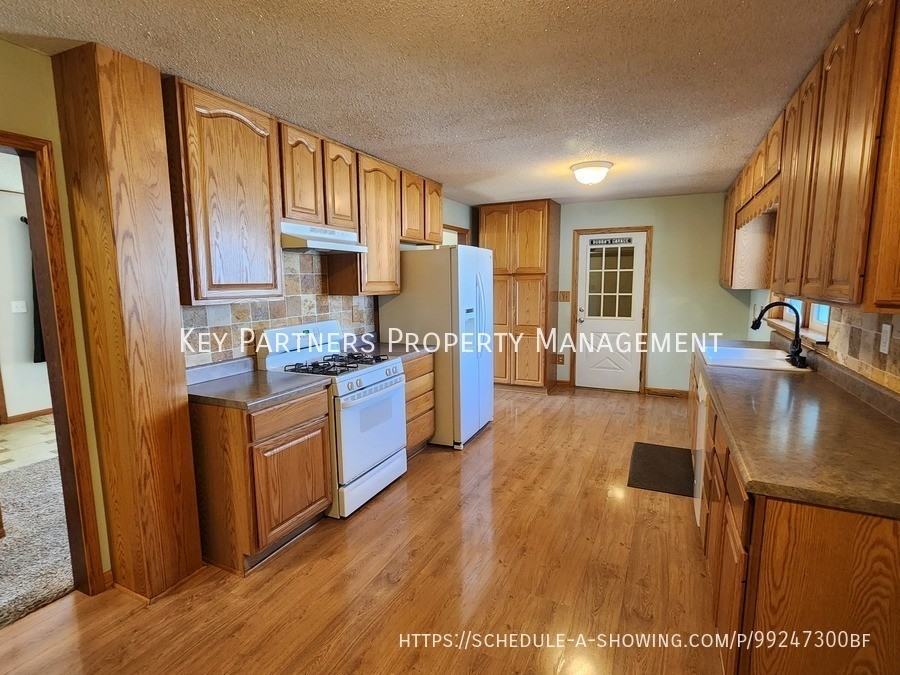 12906 W 92nd St - Photo 7 of 18