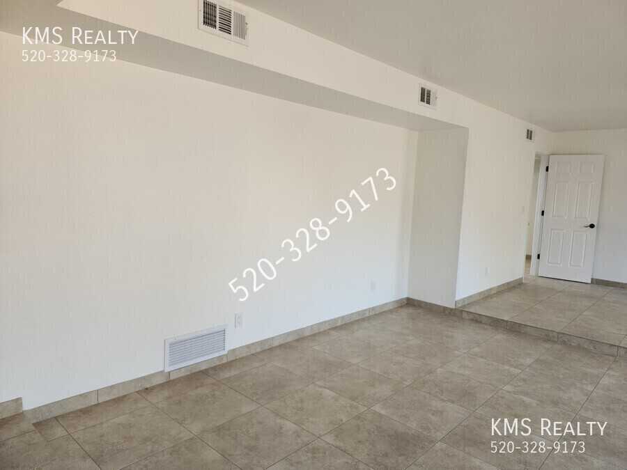 500 E Eden Pl - Photo 5 of 50