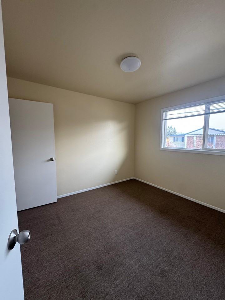 502 Berry Ave #17 - Photo 5 of 14