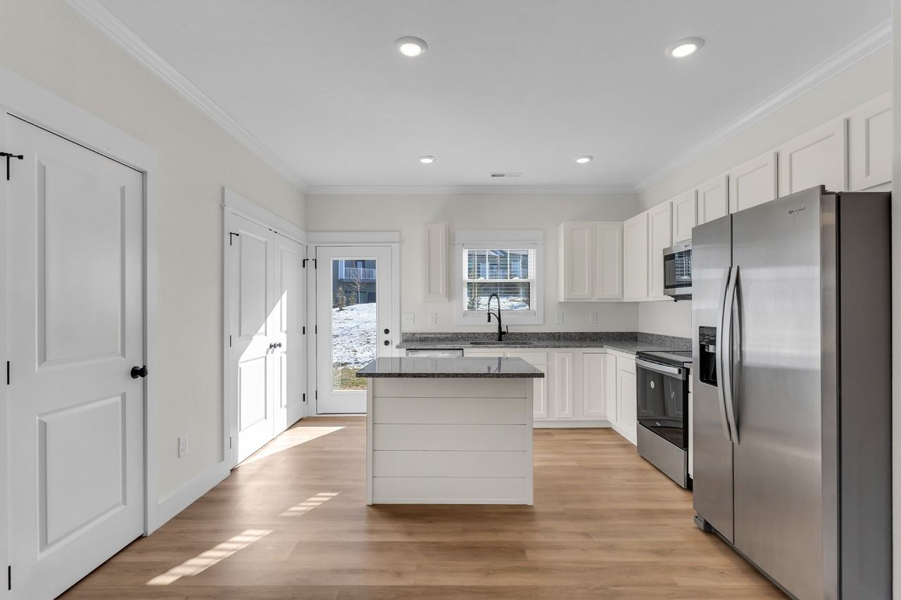 Alders Grv #210 - Photo 7 of 26