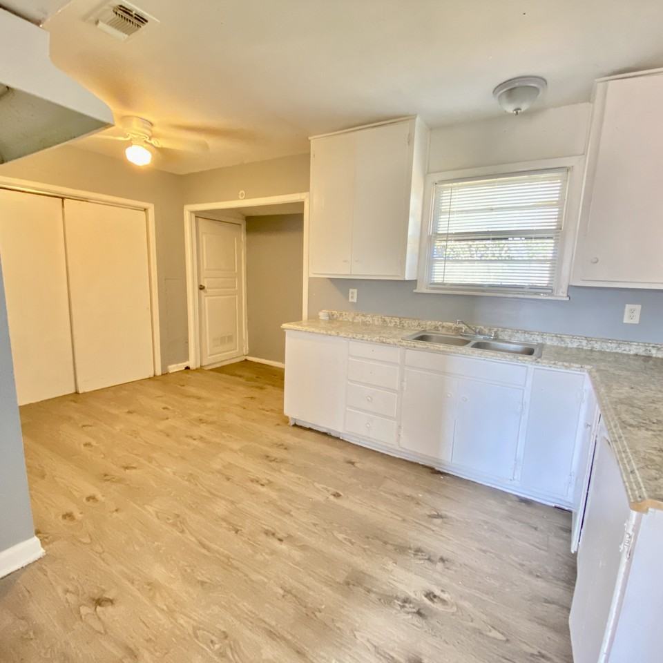 1809 E 2nd St #NA - Photo 4 of 9
