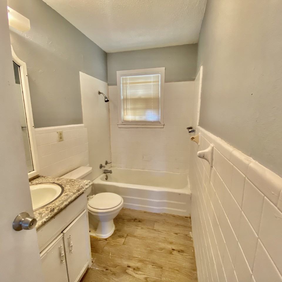 1809 E 2nd St #NA - Photo 6 of 9