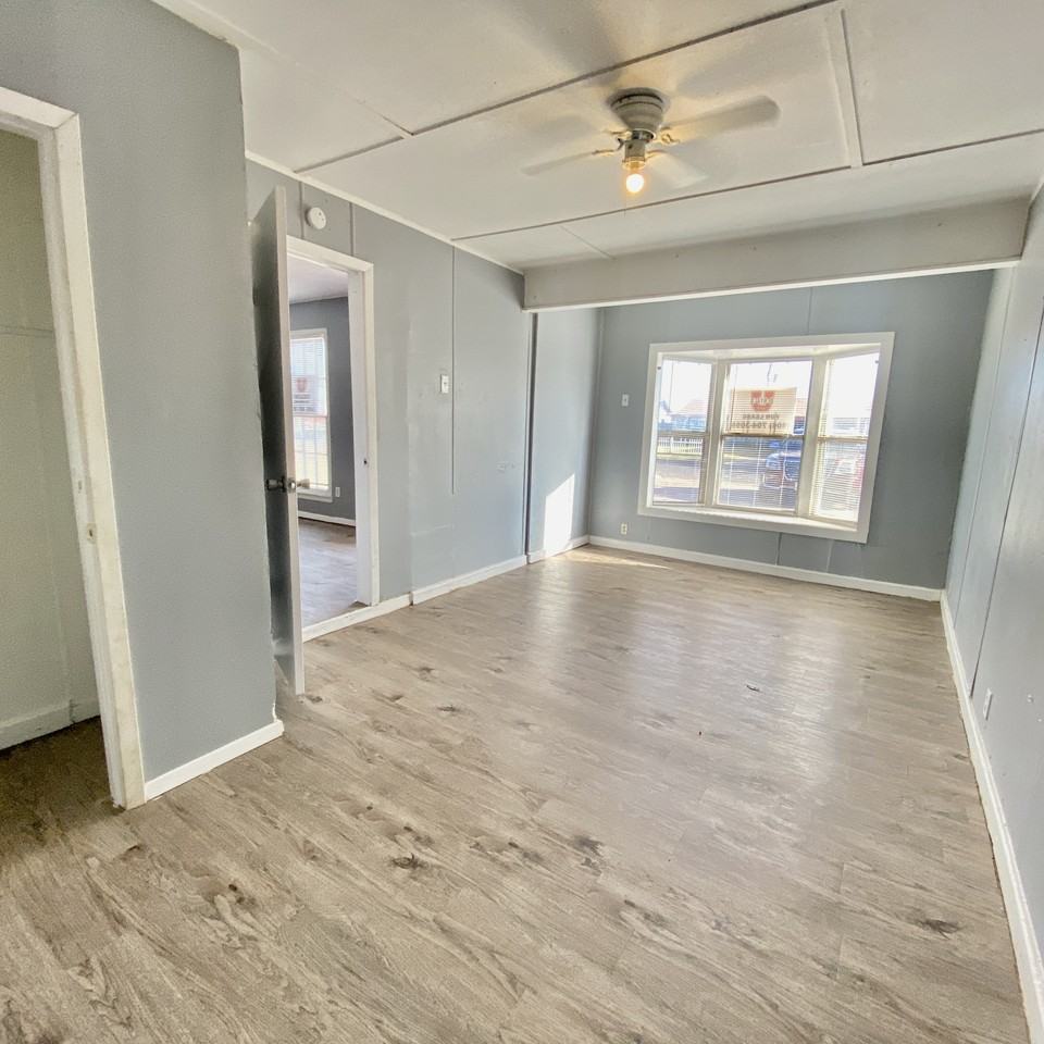1809 E 2nd St #NA - Photo 7 of 9