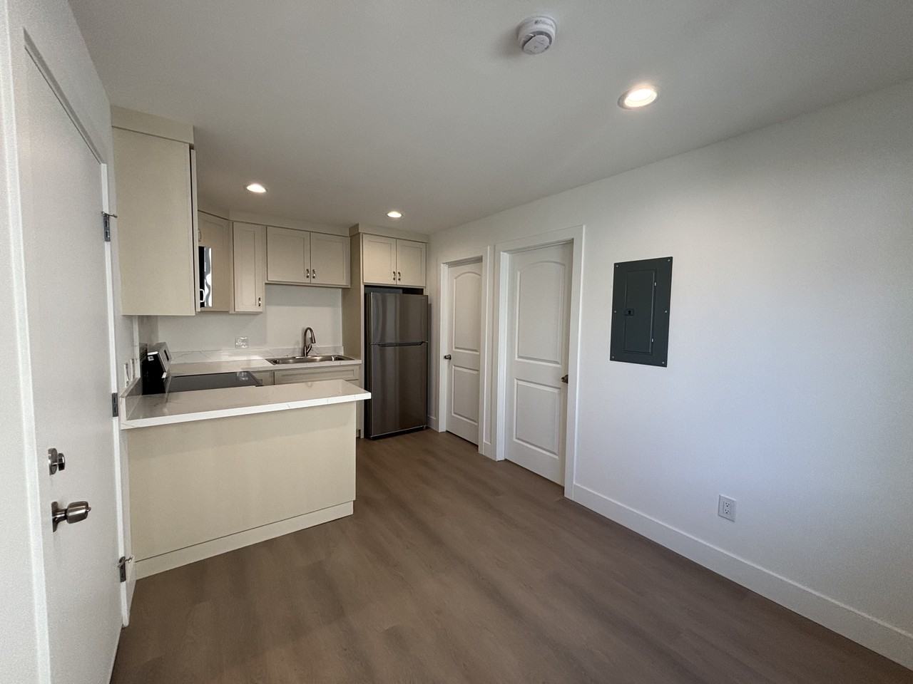 1441 S Sydney Dr #8 - Photo 3 of 7