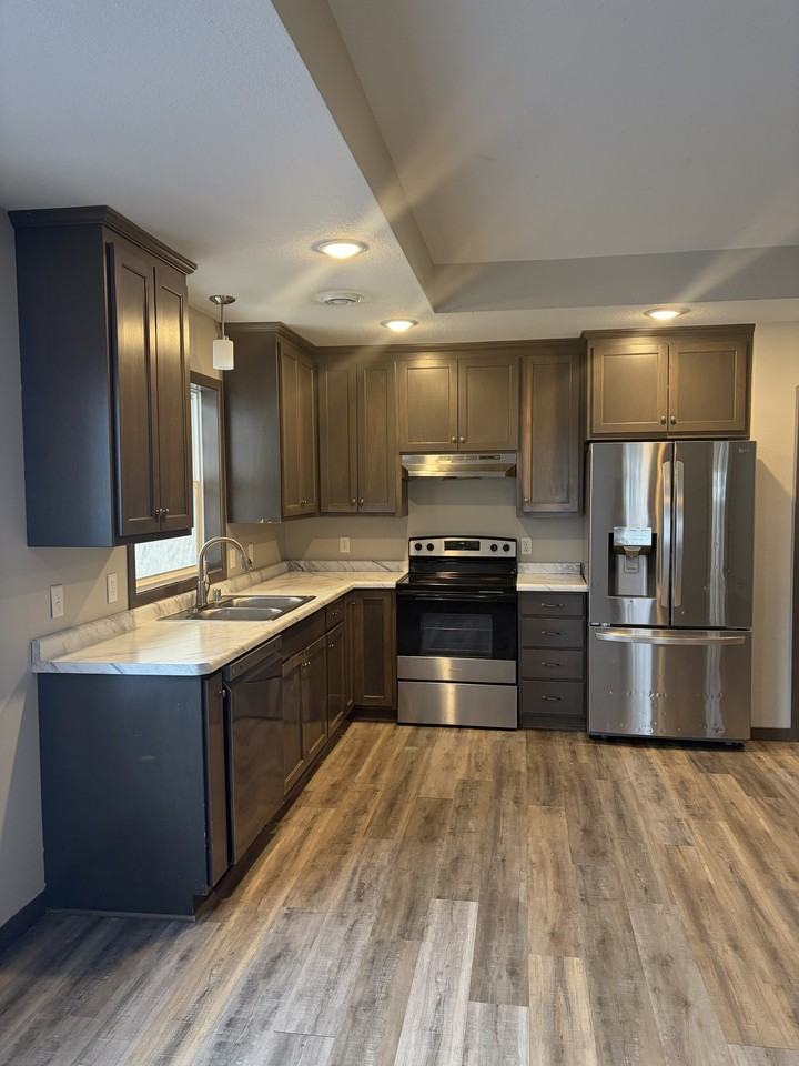 425 7th Ave S #A - Photo 3 of 12