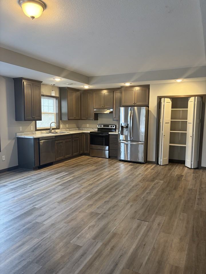 425 7th Ave S #A - Photo 4 of 12