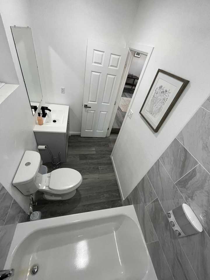 1204 Sawmill Rd Nw #1FURNISHED - Photo 4 of 11