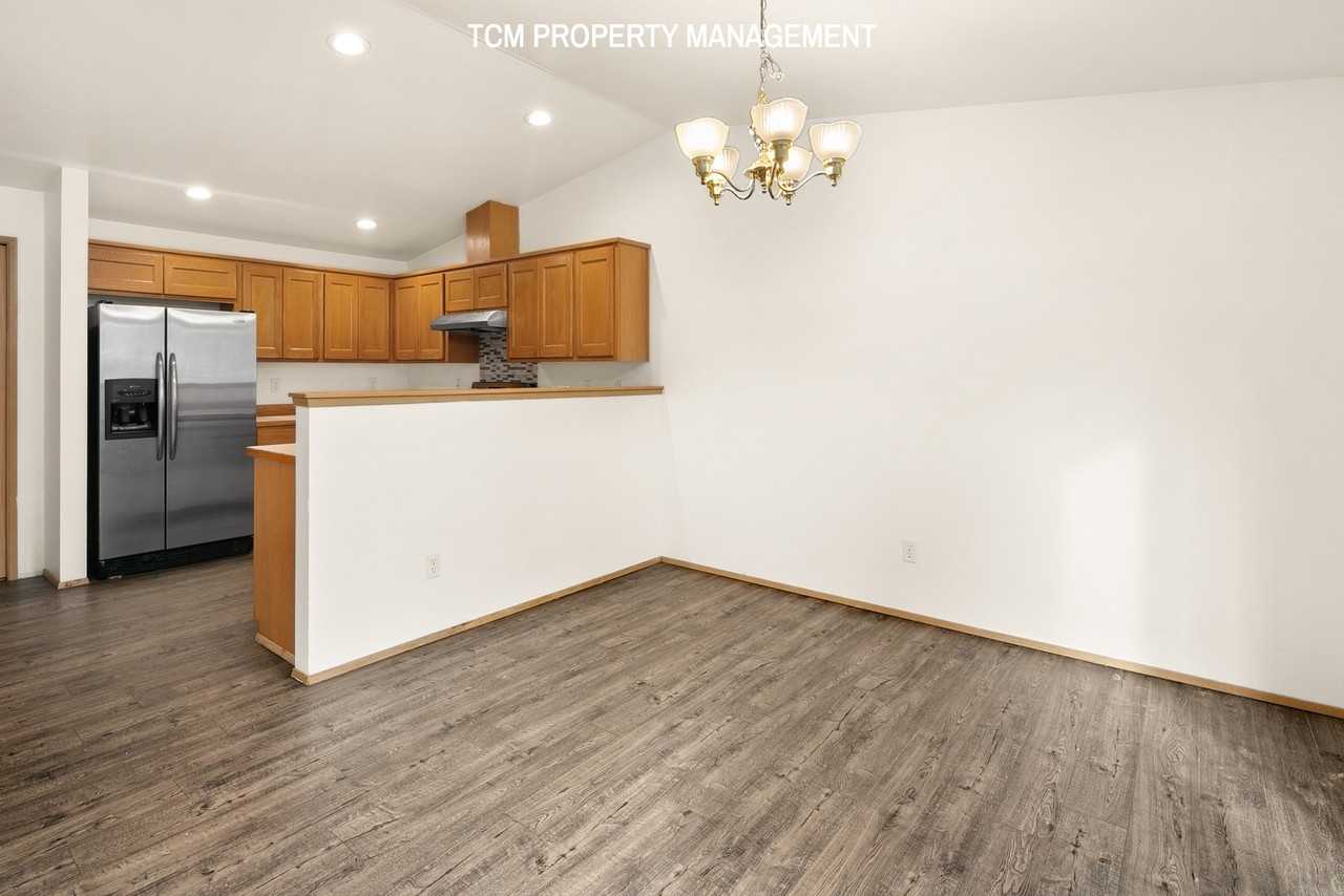 4528 92nd St Ne #A - Photo 5 of 18