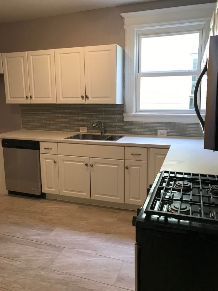 81 2nd St #2 - Photo 3 of 9