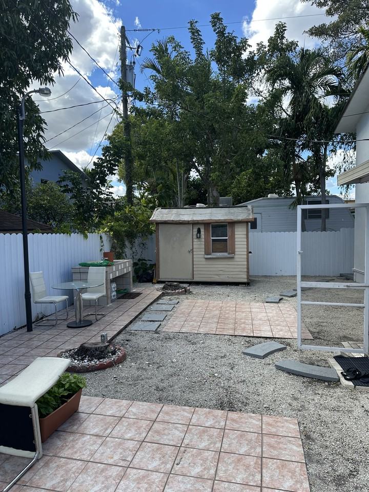 2934 Sw 11th St #2 - Photo 2 of 6