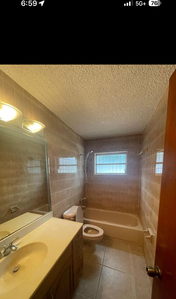 2934 Sw 11th St #2 - Photo 5 of 6