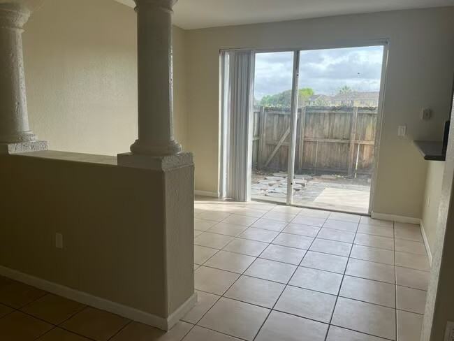 2819 Se 15th Rd #2819 - Photo 4 of 18