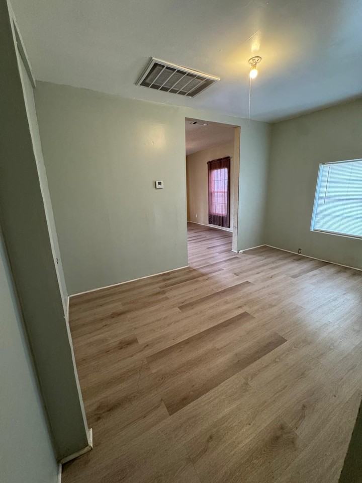 403 E Elk St #NA - Photo 6 of 11