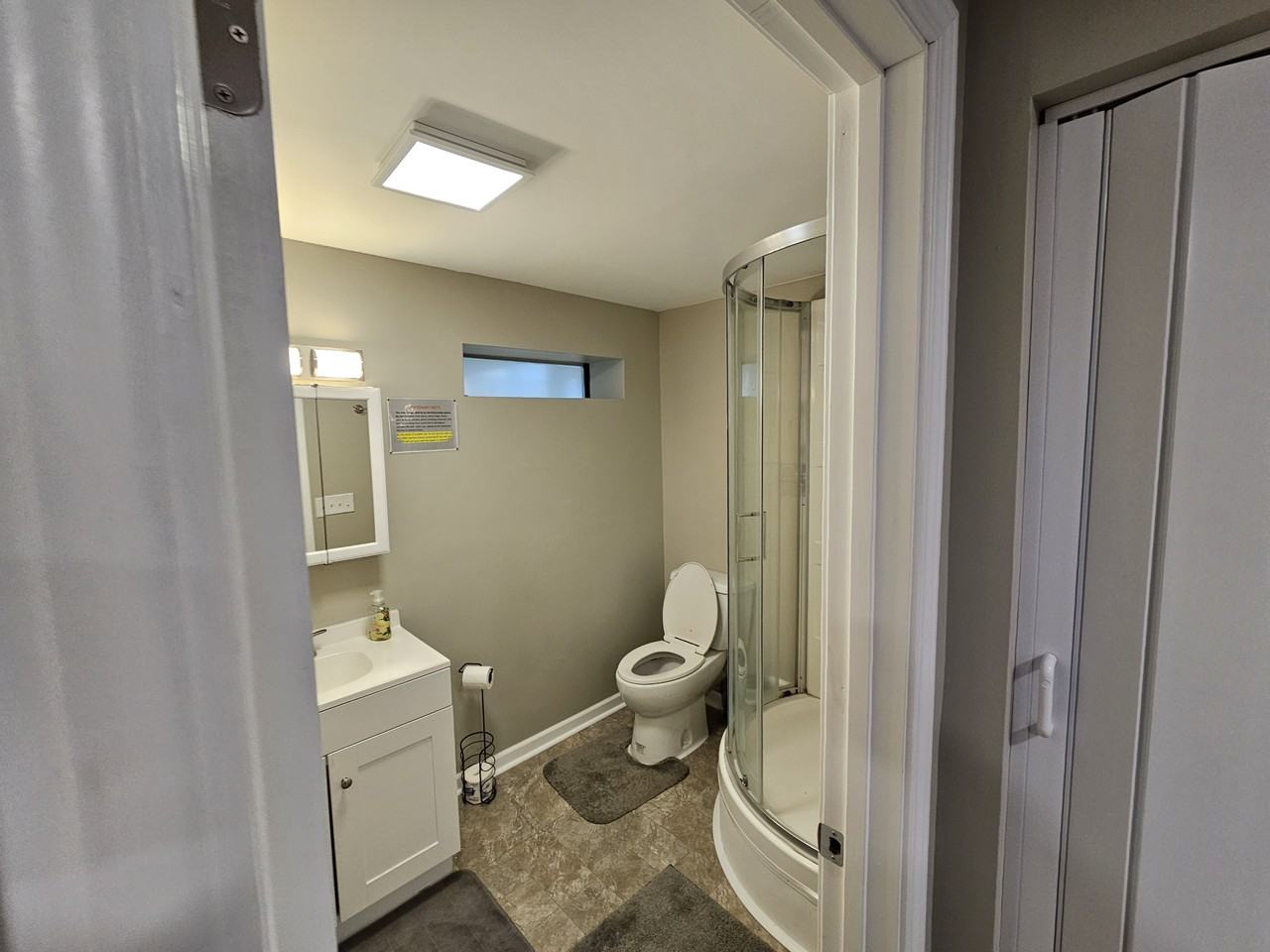 303 6th St #B - Photo 3 of 9