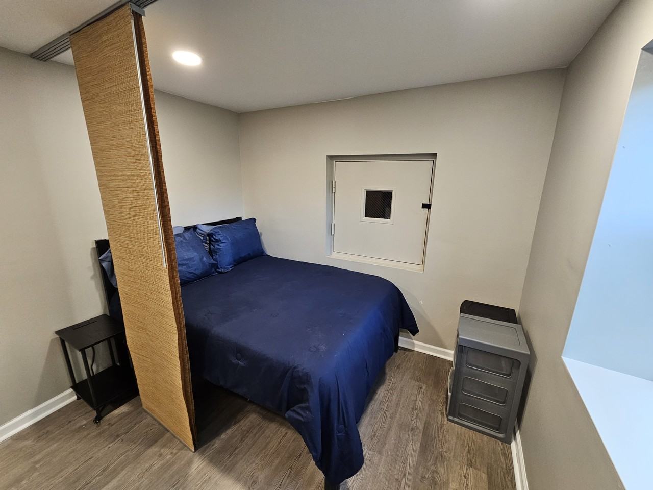 303 6th St #B - Photo 4 of 9