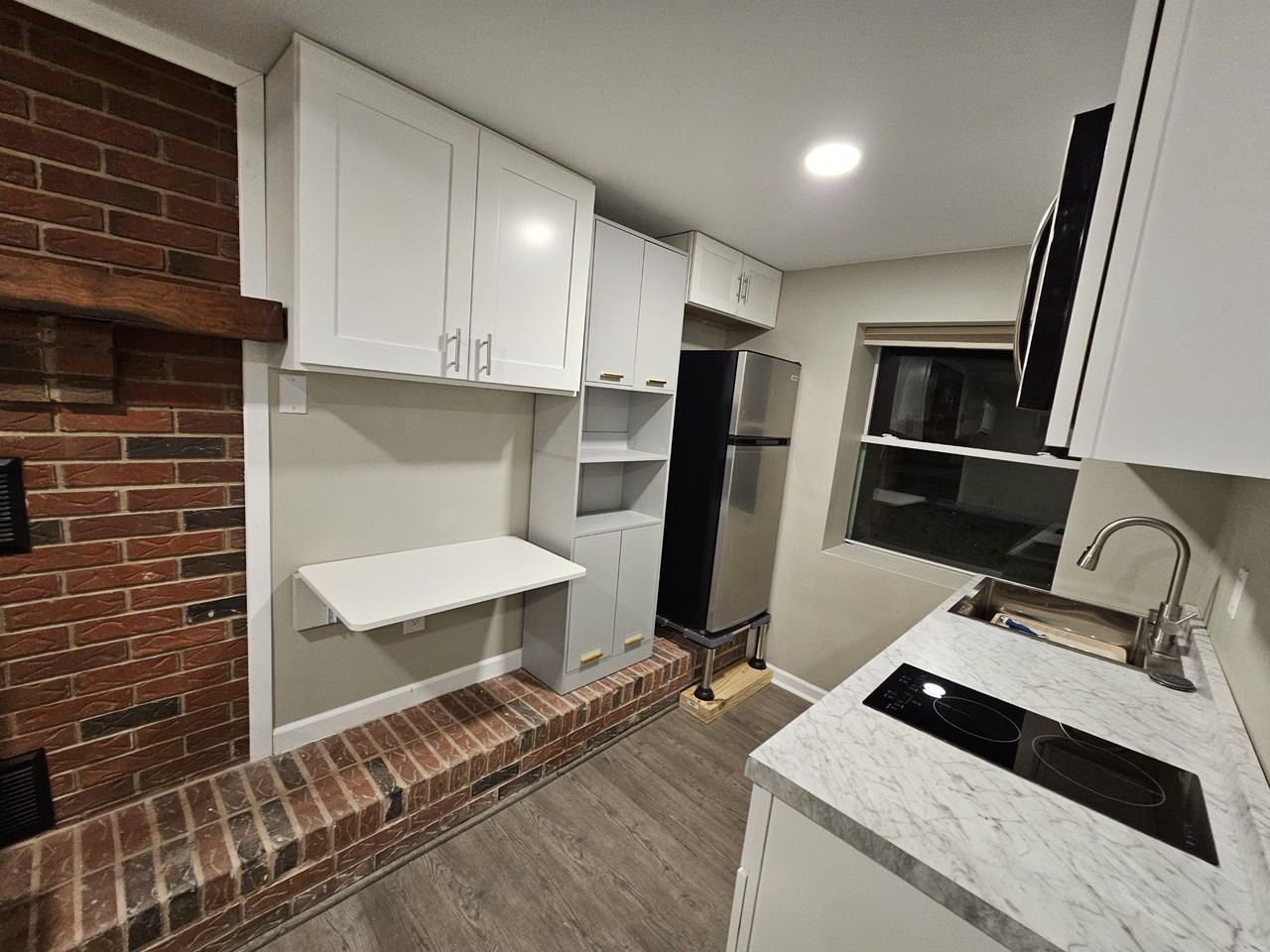 303 6th St #B - Photo 7 of 9