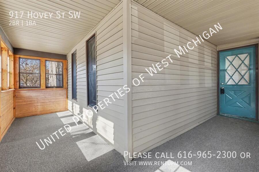 917 Hovey St Sw - Photo 3 of 20