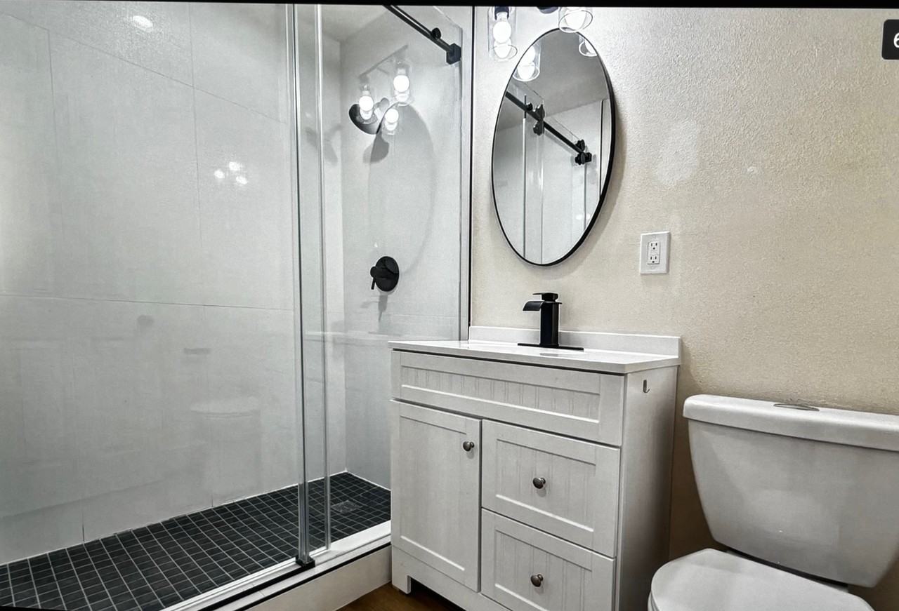 230 N Burlington Ave - Photo 4 of 10