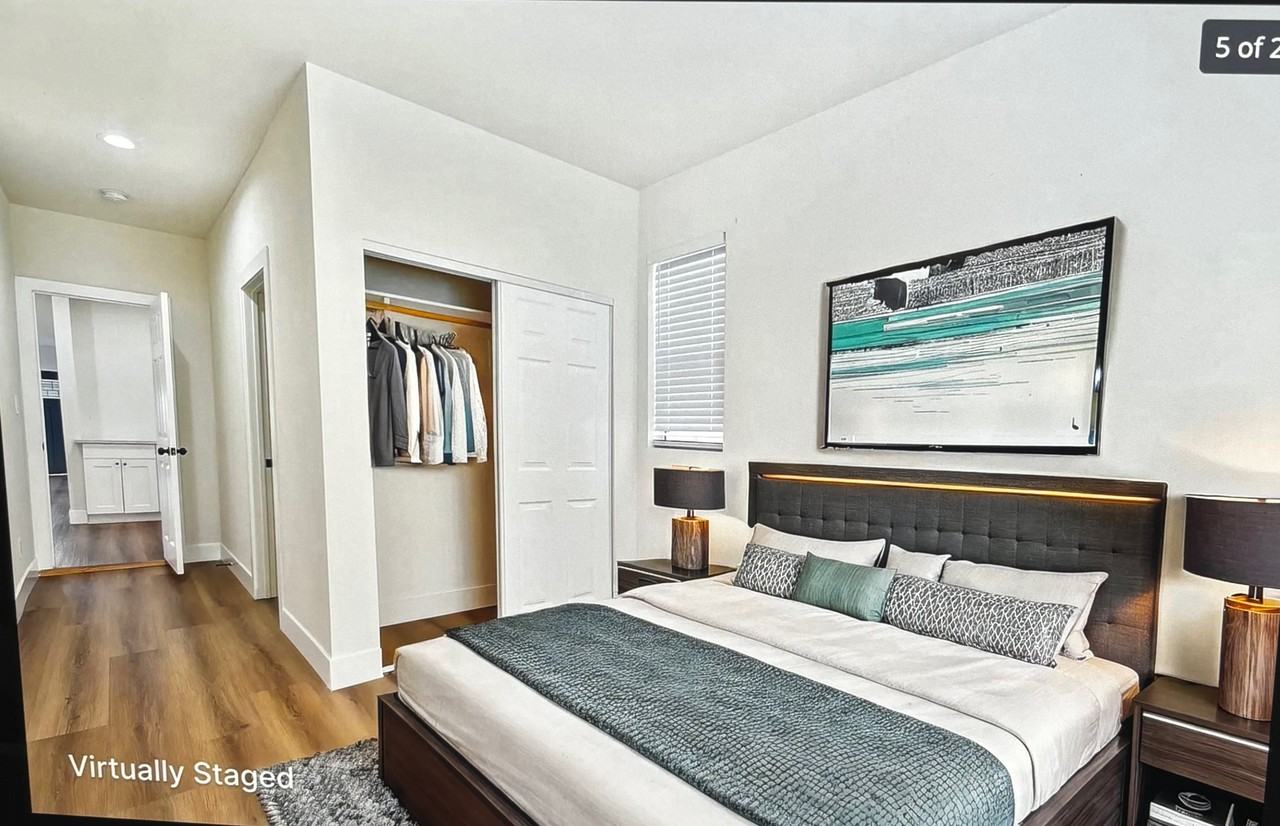 230 N Burlington Ave - Photo 7 of 10