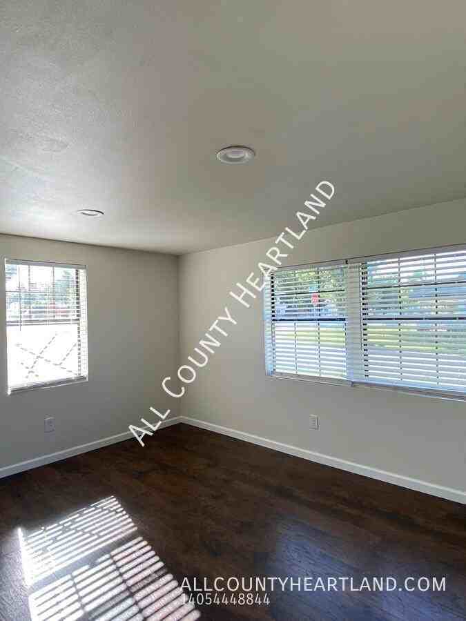 1401 N Independence Ave - Photo 3 of 19