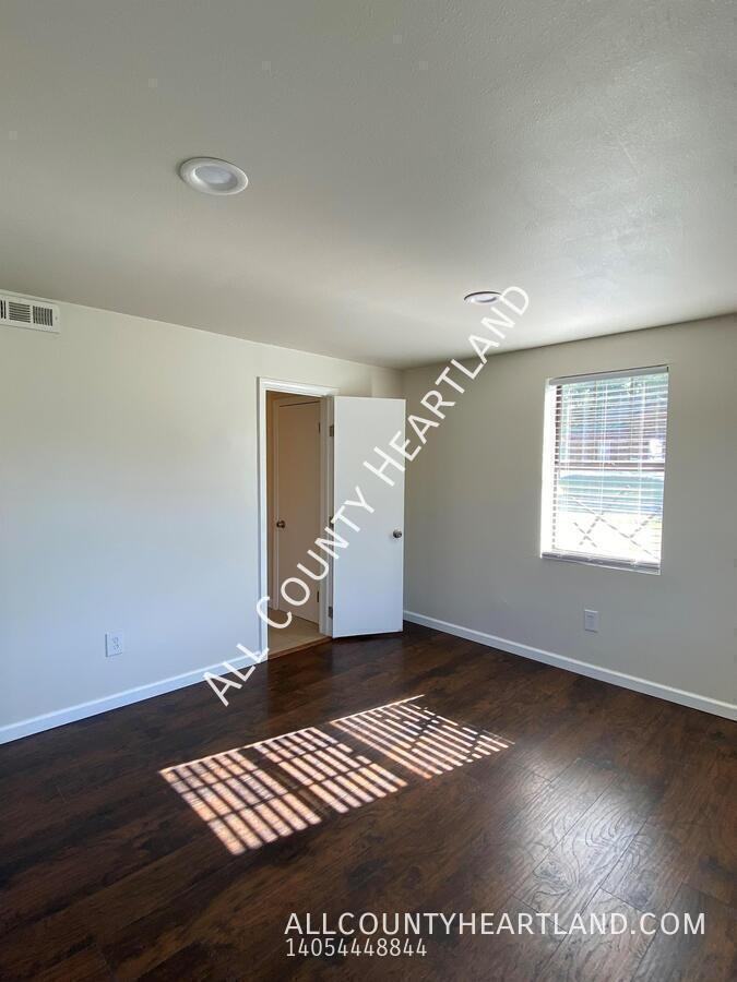 1401 N Independence Ave - Photo 3 of 16