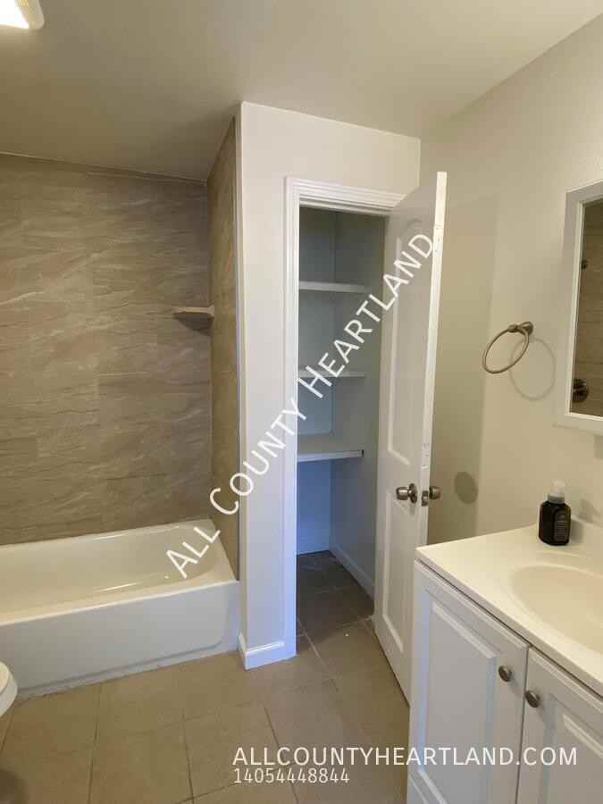 1401 N Independence Ave - Photo 5 of 16