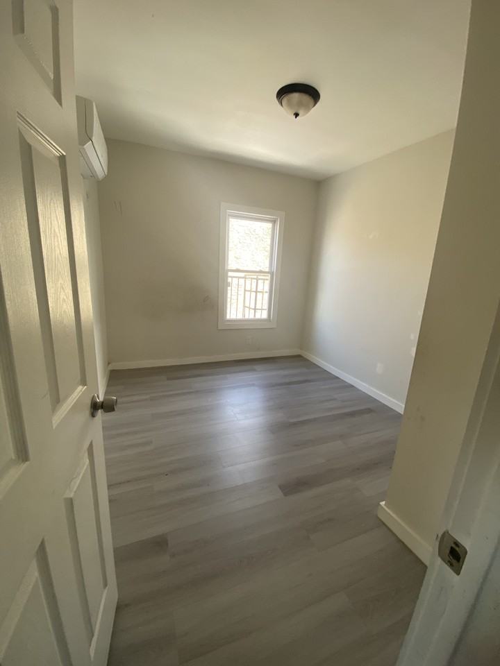 62 Van Winkle Ave #2 - Photo 3 of 6