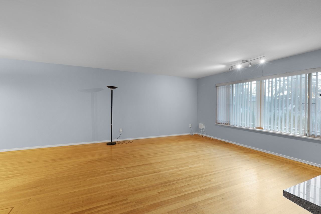 13786 Grosvenor Road - Photo 3 of 17