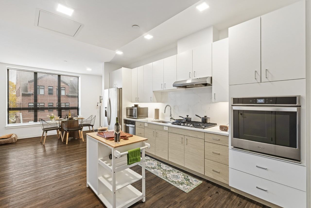 Trio Newton - Photo 4 of 7