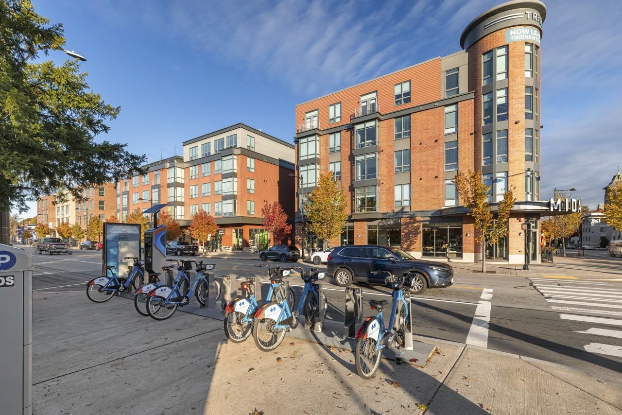 Trio Newton - Photo 6 of 7