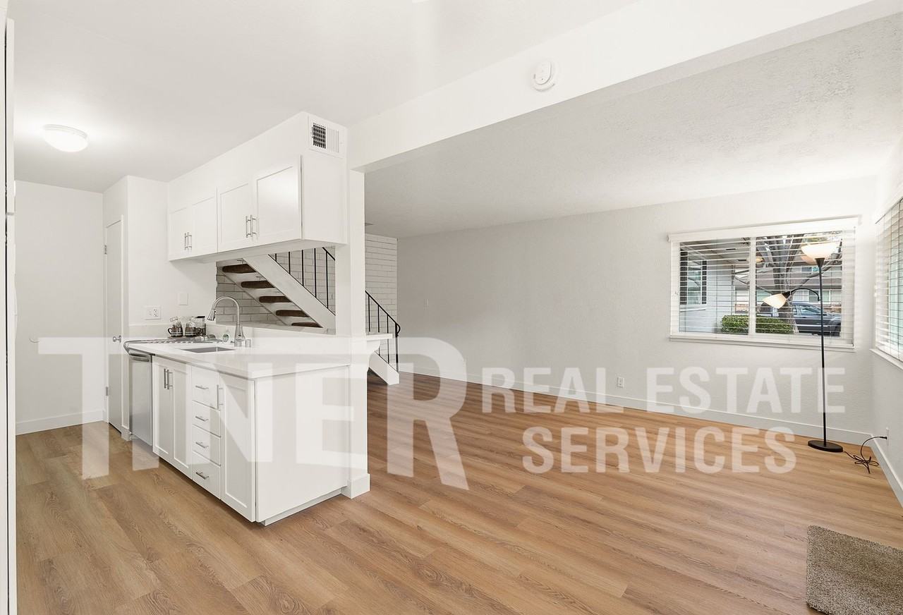 243 Breuner Dr #2 - Photo 4 of 22