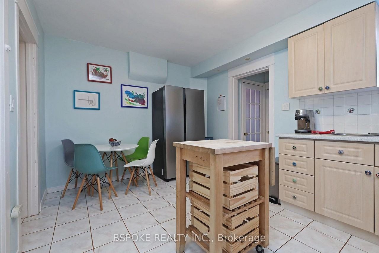 139 Greenwood Avenue - Photo 4 of 24