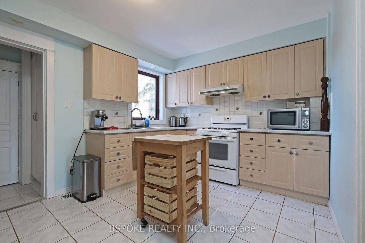 139 Greenwood Avenue - Photo 5 of 24