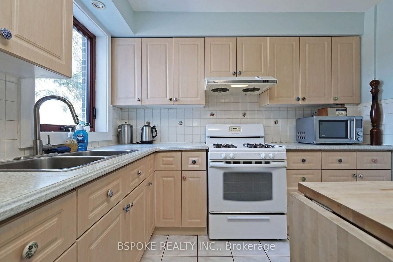 139 Greenwood Avenue - Photo 3 of 24