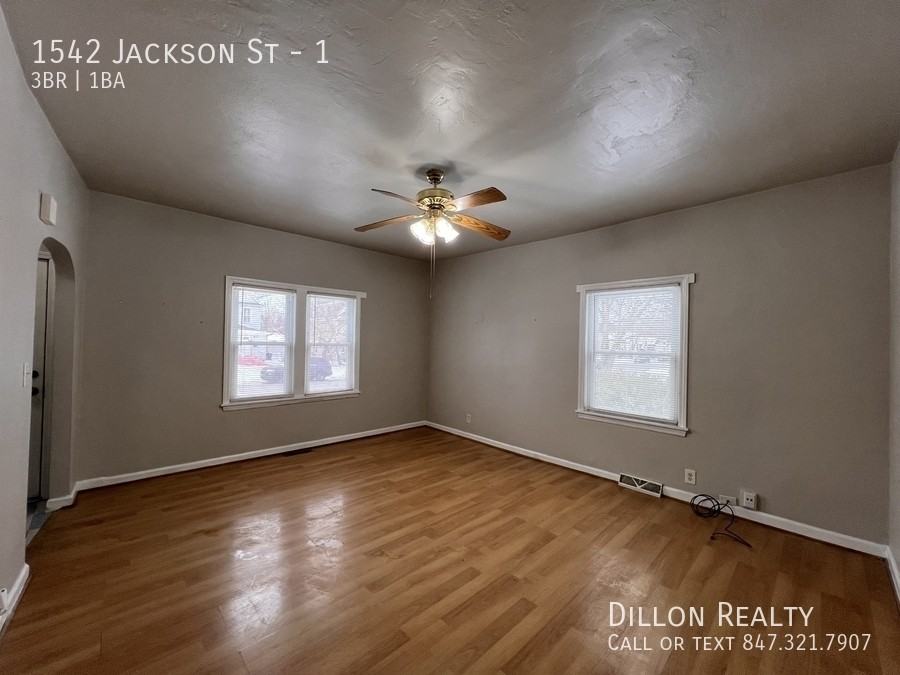 1542 Jackson St #1 - Photo 4 of 15