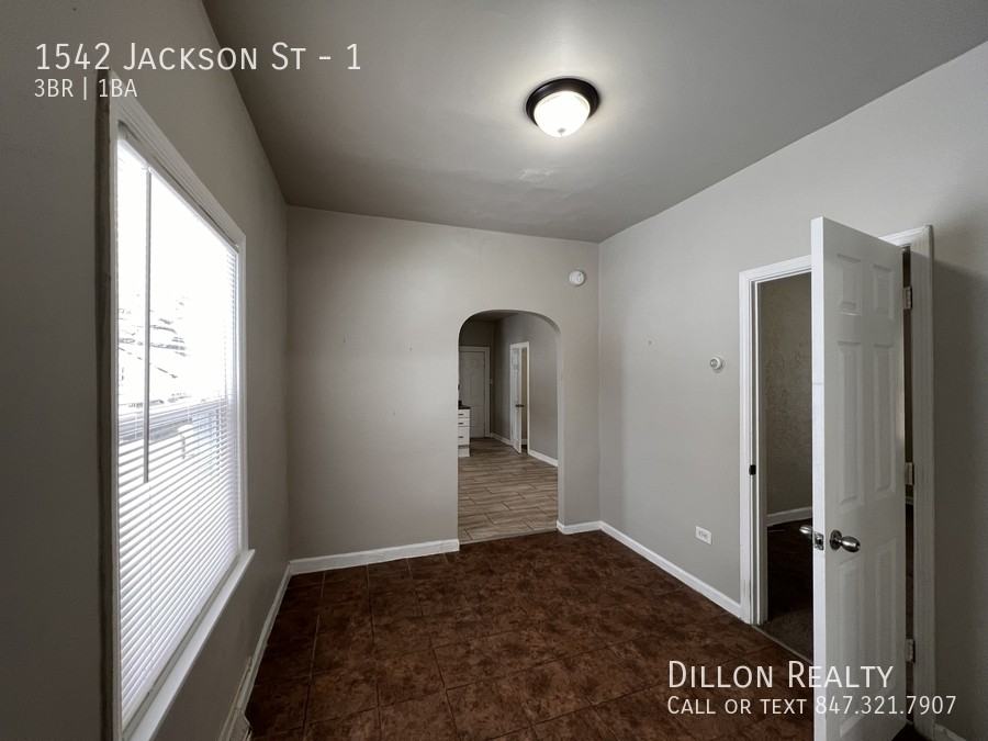 1542 Jackson St #1 - Photo 6 of 15