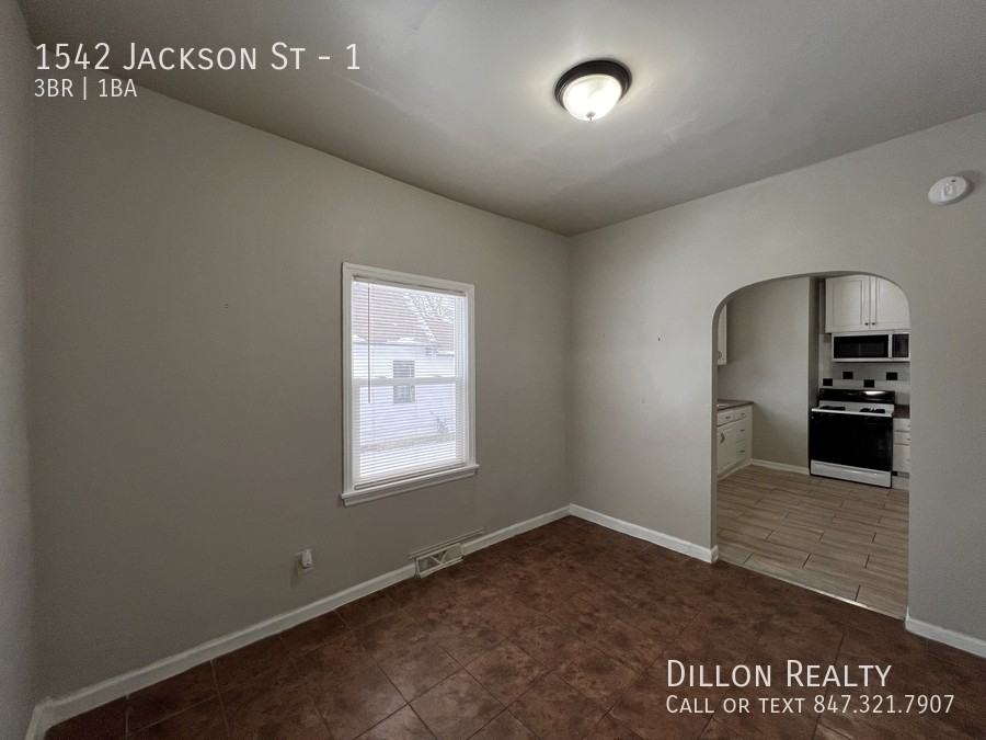 1542 Jackson St #1 - Photo 7 of 15