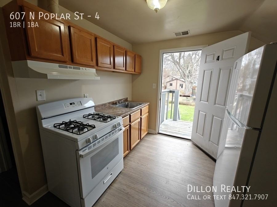 607 N Poplar St #4 - Photo 2 of 10