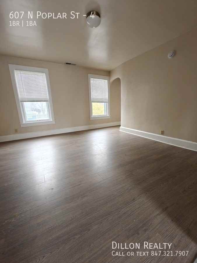 607 N Poplar St #4 - Photo 7 of 10
