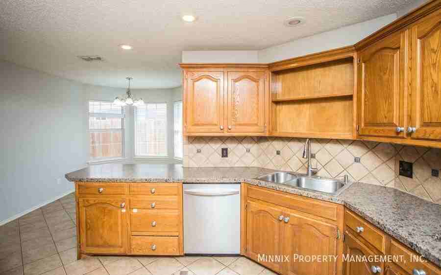 6024 74th St - Photo 3 of 50