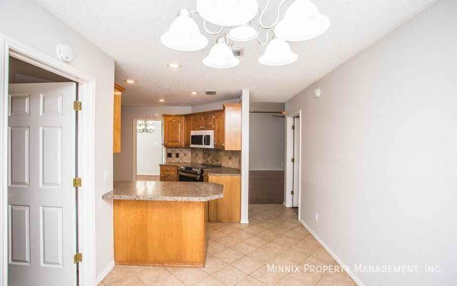 6024 74th St - Photo 5 of 50