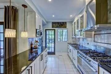 600 Hermitage Ct - Photo 5 of 50