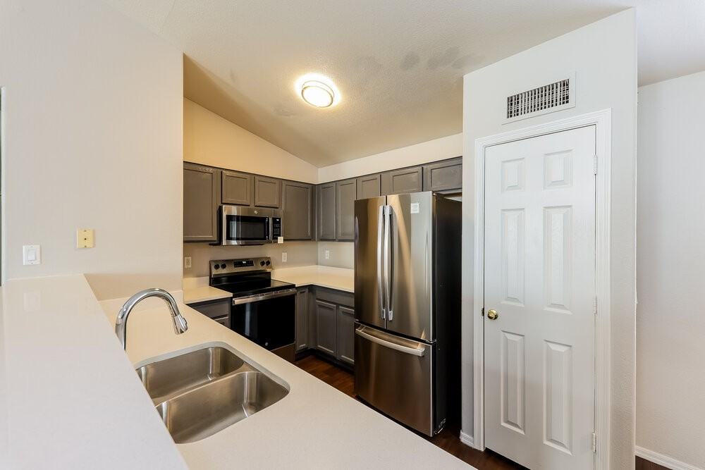 12738 W Redfield Rd - Photo 7 of 16